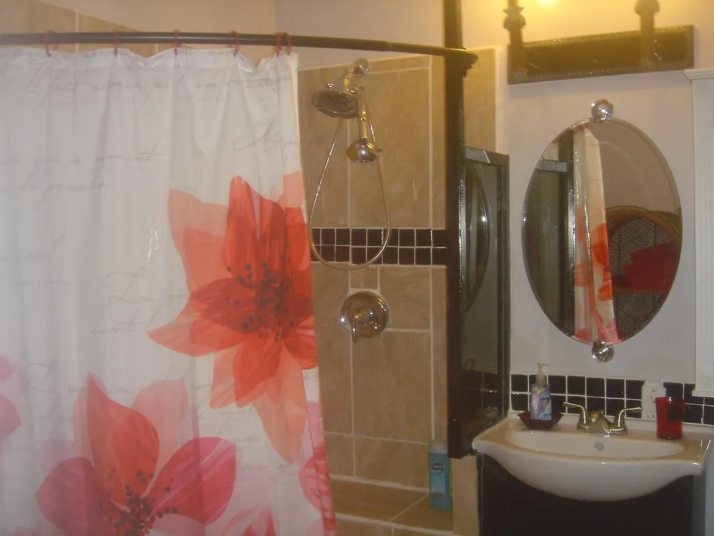 Green Lions Farm B&B Холуалоа