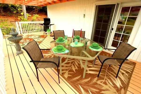 Green Lions Farm B&B Холуалоа